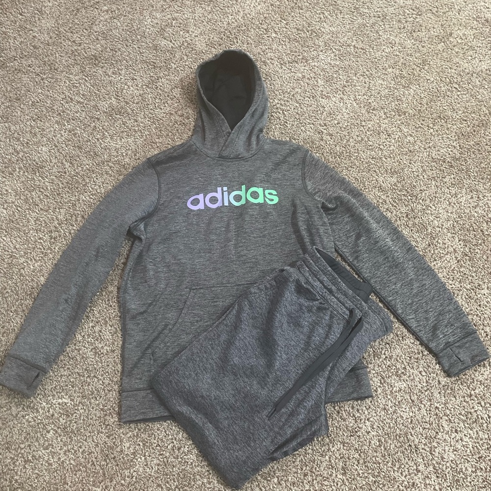 Adidas matching hoodie and sweatpants!